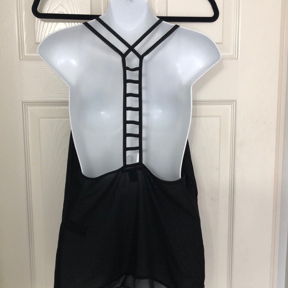 Black top with ladder detail - Picture 3 of 4